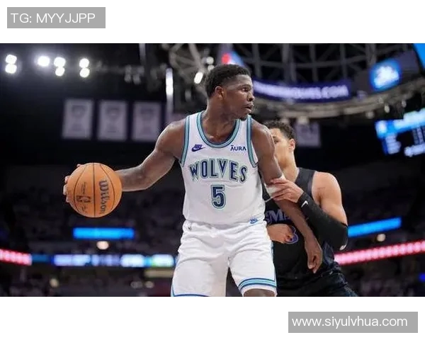 爱德华兹复出状态低迷半场仅得5分2助攻表现令人失望