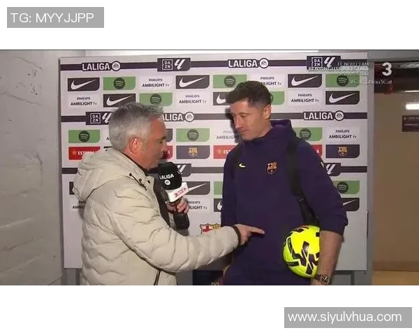 莱万连续两场西甲替补赛后不满率先离开诺坎普引发关注