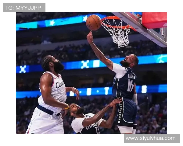 哈登绝杀三分遭打手心情低落却依然穿越人海温暖拥抱马克西母亲