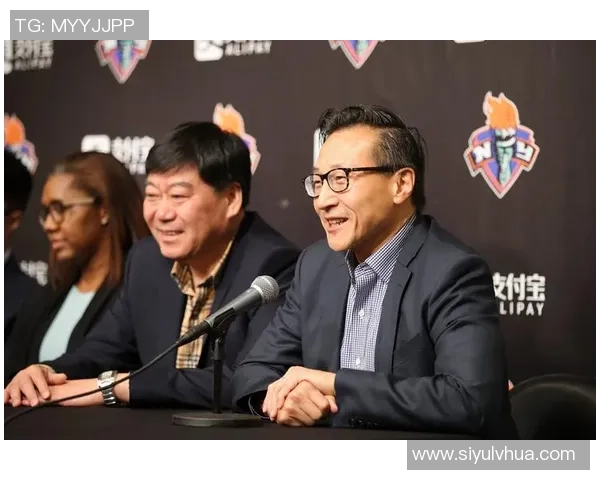 蔡崇信分享与成龙互动照片篮网季前赛将在澳门举行