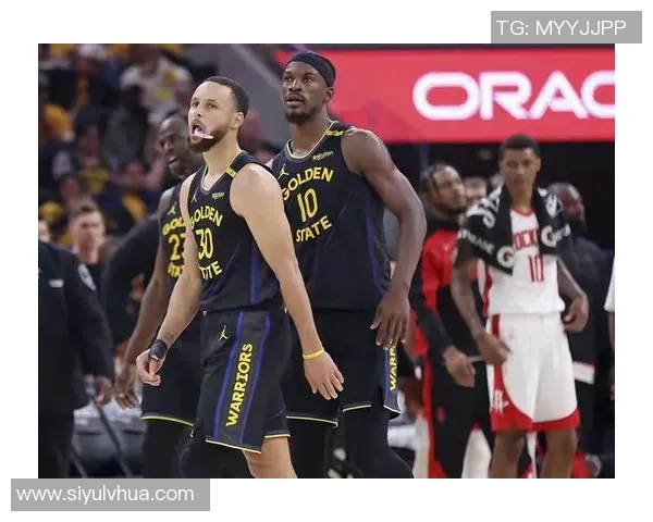 理查德成为球队历史第三位新秀单场30分5三分与库里穆迪并肩前行